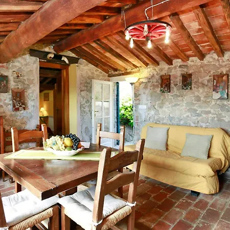 With Pool And Views Over Lucca Hills Matraia