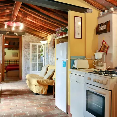 With Pool And Views Over Lucca Hills Matraia